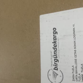 Bir Günde Kargo Kargomun Apartmanın İçine Atılıp Bırakılması