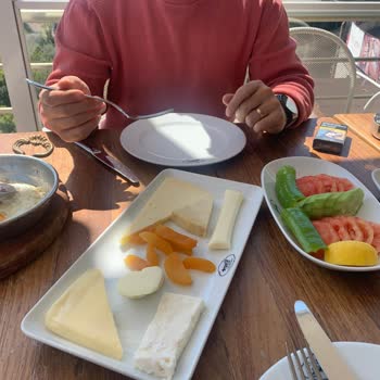 Adana Emirgan Sütiş Kahvaltısı Çok Kötü