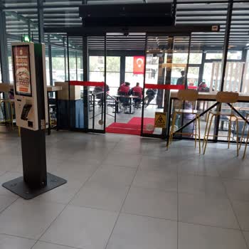 Sigara Dumanından Durulmayan Kuzeykent Burger King