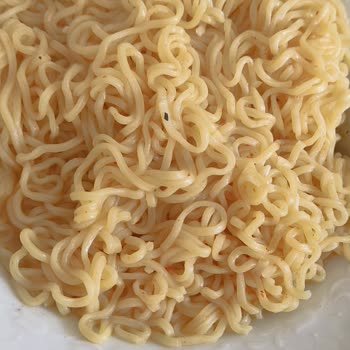 indomie Makarna Plastik Parça Şikayet