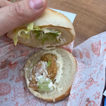Popeyes Tavuksuz Burger Menü