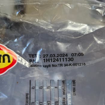 Uno Ekmek Gurme Hamburgerden Çıkan Siyah Nesne