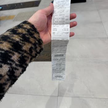 Zara Elemanı Saçmaladı Ve İnatlaştı