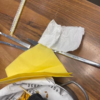 Burger House Yemeğimden Kıl Çıktı Ödeme İstediler