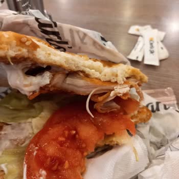 Carls Jr Çiğ Tavuk