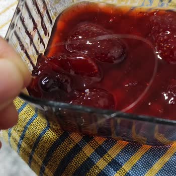 BİM Reçel De Plastik İp Çıktı