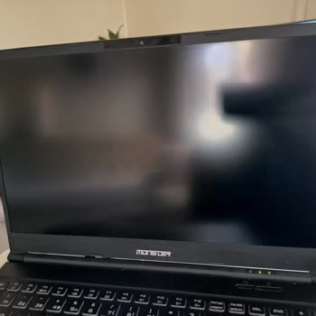 Monster Abra A5 V15.8 Siyah Ekran Sorunu