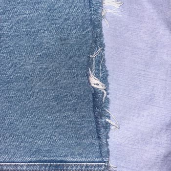 Mavi Kesik Paça Pantolonun Her Yıkamada Daha Fazla Sökülmesi