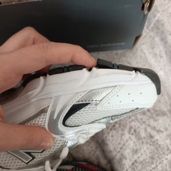 Sneaks Up Defolu Olan Ayakkabıyı Tekrardan Kullanıcıya Gönderiyor