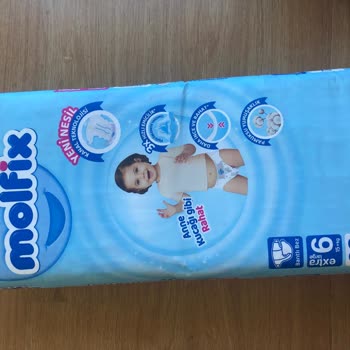 Molfix Bebek Bezi Ambalajı İçinde Beze Saplı Halde Bulunan Tahta Parça!