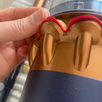 Dyson Gen5 Detect Aparatı Ve Silikonun Yırtılması