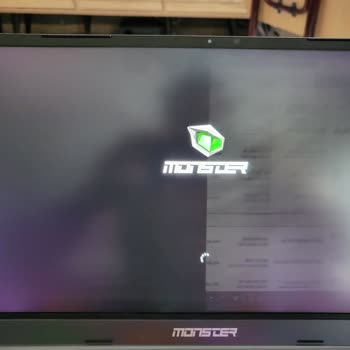 Monster Bilgisayar Fişe Taktığımda Dumanlar Çıkararak Yandı