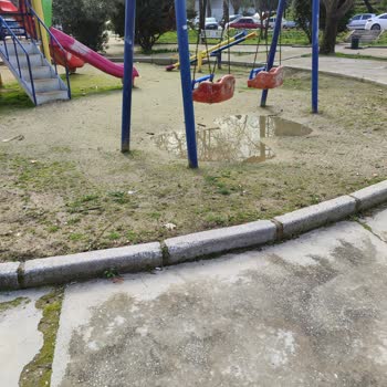 Denizli Büyükşehir Belediyesi Park Çok Bakımsız Ve Kirli