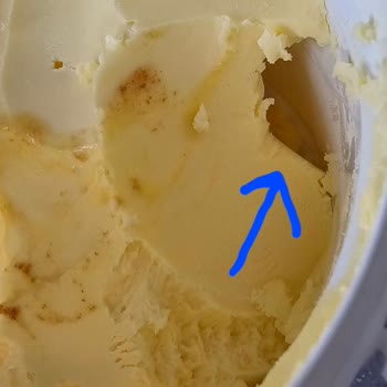 Karlıdağ Marka 750gr Tereyağı Kutusu Alt Kısmı Tamamen Boş Çıktı.