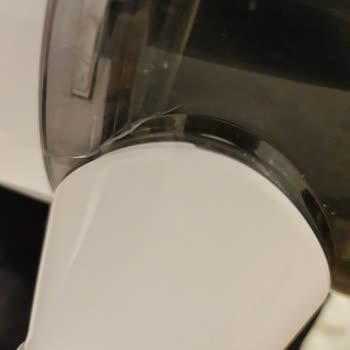 Altus Dikey Süpürgemin Toz Haznesi Çatladı