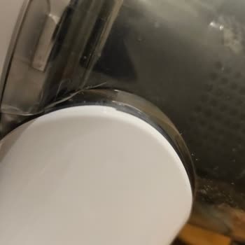 Altus Dikey Süpürgemin Toz Haznesi Çatladı