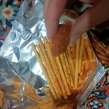 Eti Crax İçinden Çıkan Farklı Bir Şey