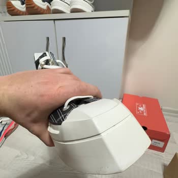 Converse Ayakkabımın Önünde Soyulma Var ￼