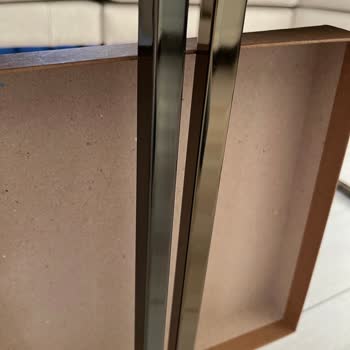 Muzaffer Mobilya  Farklı Renk Yemek Takımı Yolladı