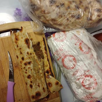 Etçi Özler Kebap Natoyolu Pide Değil Kaya Hamuru