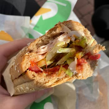 Subway Çalışanları Israrla Dayak İstiyor!
