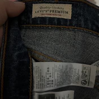 Levis Jean Diz İzi Yapıyor