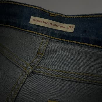 Levis Jean Diz İzi Yapıyor