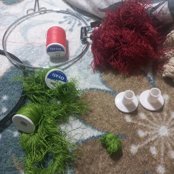 Oyalı İplik Ortadan Kırılıp Duruyor.