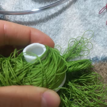 Oyalı İplik Ortadan Kırılıp Duruyor.