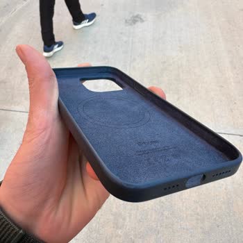 Apple Store Apple Kılıf Kalitesizlik Abidesi