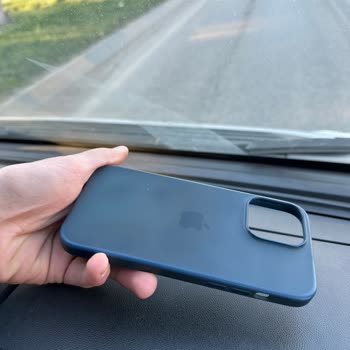 Apple Store Apple Kılıf Kalitesizlik Abidesi