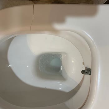 Vitra Ayıplı Mal Olan Klozet Kapağını Değiştirmek İstemiyor.