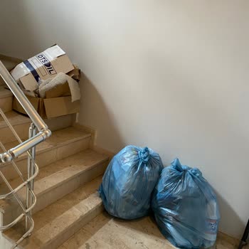 İzmit Belediyesi Ofisimizde Biriken Geri Dönüşümler Ve İlgisizlik