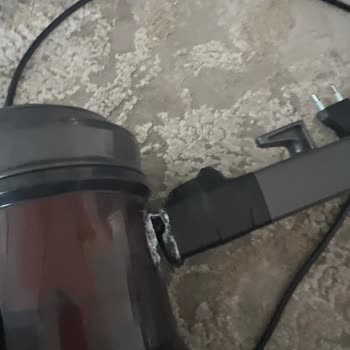 Fantom Fanset Elektrikli Ev Aletleri Süpürgemin Plastik Kısmı Kırıldı Birkaç Kez Kullanımda