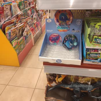 Penguen Kitabevi Kırılan Ürünleri Düşmemesi İmkansız Yere Koyma