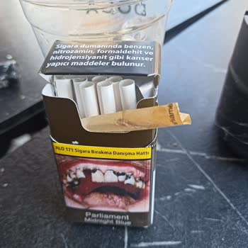Philip Morris Sigara Paketinden Sarılmamış Sigara Kağıdı Çıktı