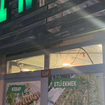İBB - İstanbul Büyükşehir Belediyesi Tepeüstü Alemdağ Caddesi Lokanta Esnafı Yol Kenarını İşgal Ediyor