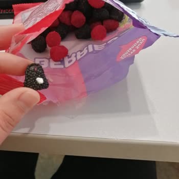 Bebeto Berries Jelibonda Kireç Benzeri Yabancı Cisim Çıkması