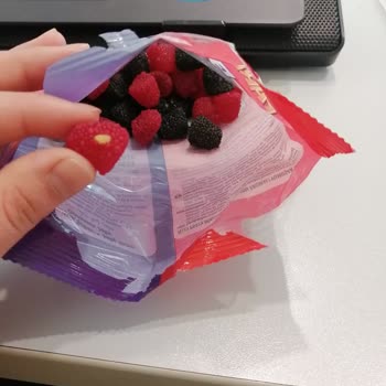 Bebeto Berries Jelibonda Kireç Benzeri Yabancı Cisim Çıkması