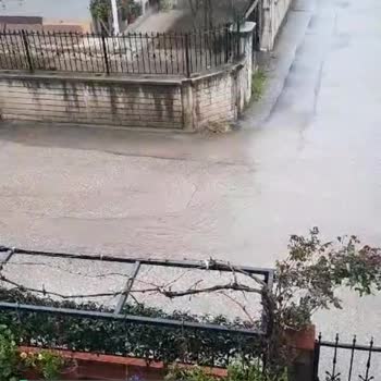 Osmangazi Belediyesi Yolumuzdaki Çukurlarda Oluşan Su Birikintisi