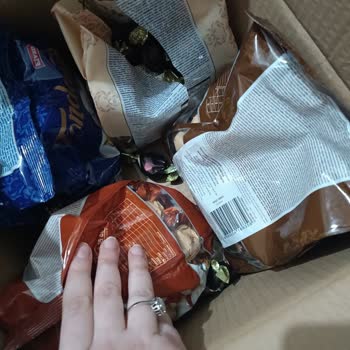 Sürat Kargo Sipariş Ettiğim Çikolatayı Açıp İçinden Yemiş!