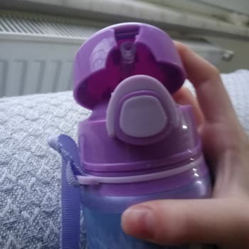 LC Waikiki Kapağı Kırıldı Yardım Ederseniz Sevinirim.