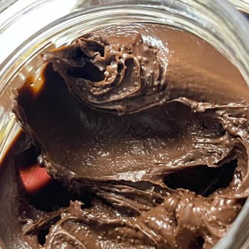 Sarelle Nin İçinden Pütür Pütür Bir Şey Çıktı