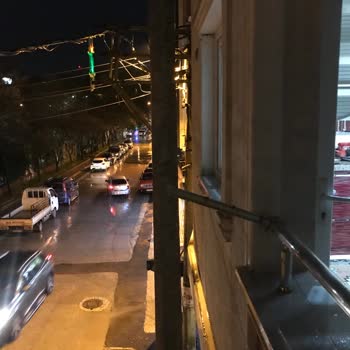Uludağ Elektrik Dağıtım Elektrik Direği Balkona Yakın