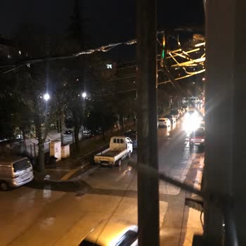 Uludağ Elektrik Dağıtım Elektrik Direği Balkona Yakın