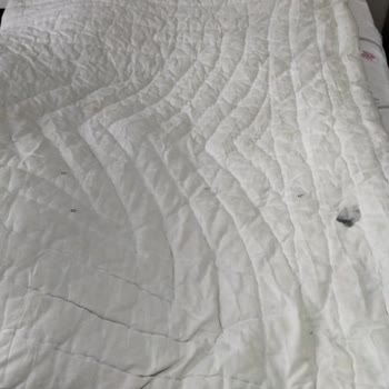 Beyaz İnci Halı Yıkama (Karabük) Yorganın Yırtılması Ve Renk Değişimi