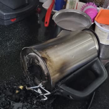 Kiwi Kettle Alev Aldı