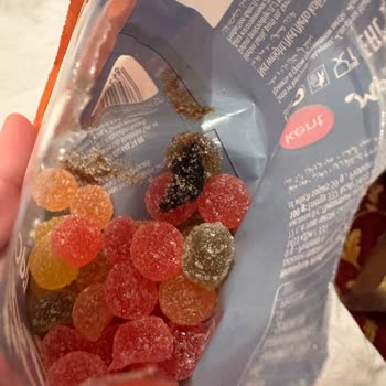 Kent Şekerleri Jelibonun İçinden Çıkan Değişik Kıvamlı Şey.