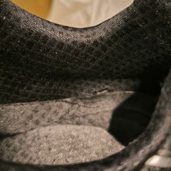 Skechers Bir Aylık Kullanılan Ayakkabının İç Astar Yırtılması