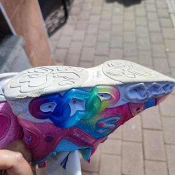 Skechers 3 Günde Tabanı Ezildi, Deforme Oldu